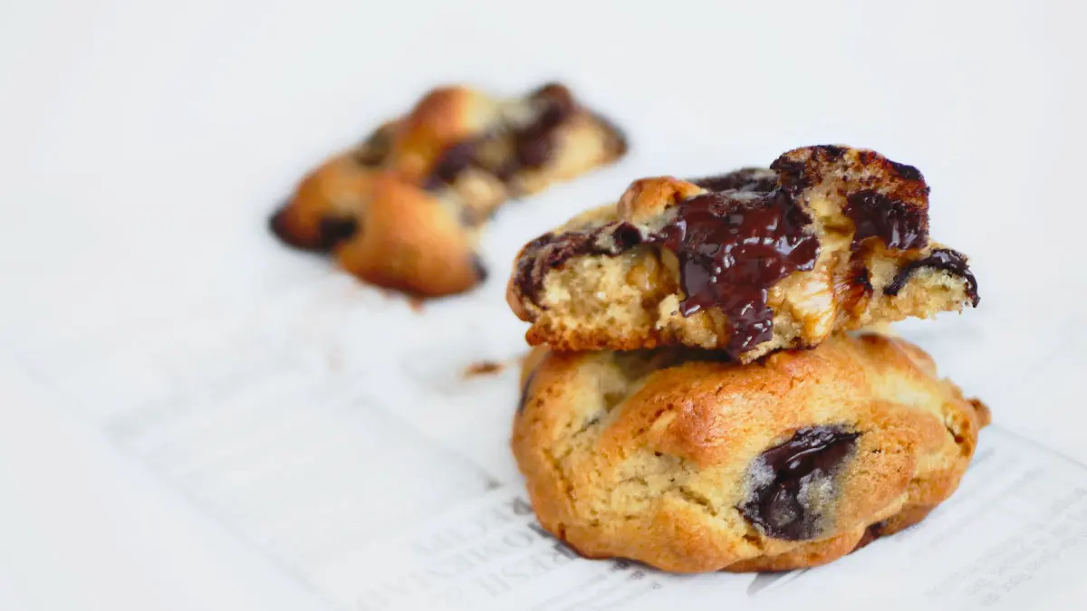 Levain-Style Chocolate Chip Walnut Cookies